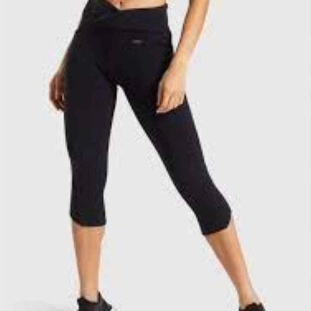 gymshark poise black crops size medium